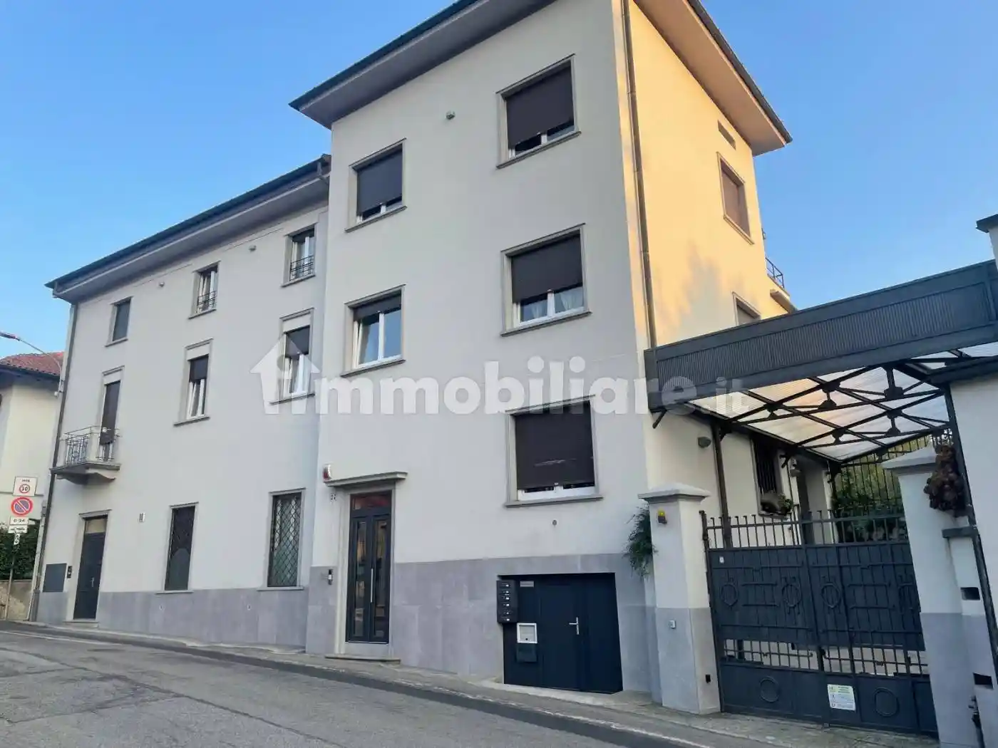 Palazzo - Edificio in vendita a Varese