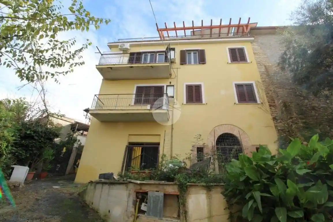 Appartamento in vendita a Fara in Sabina