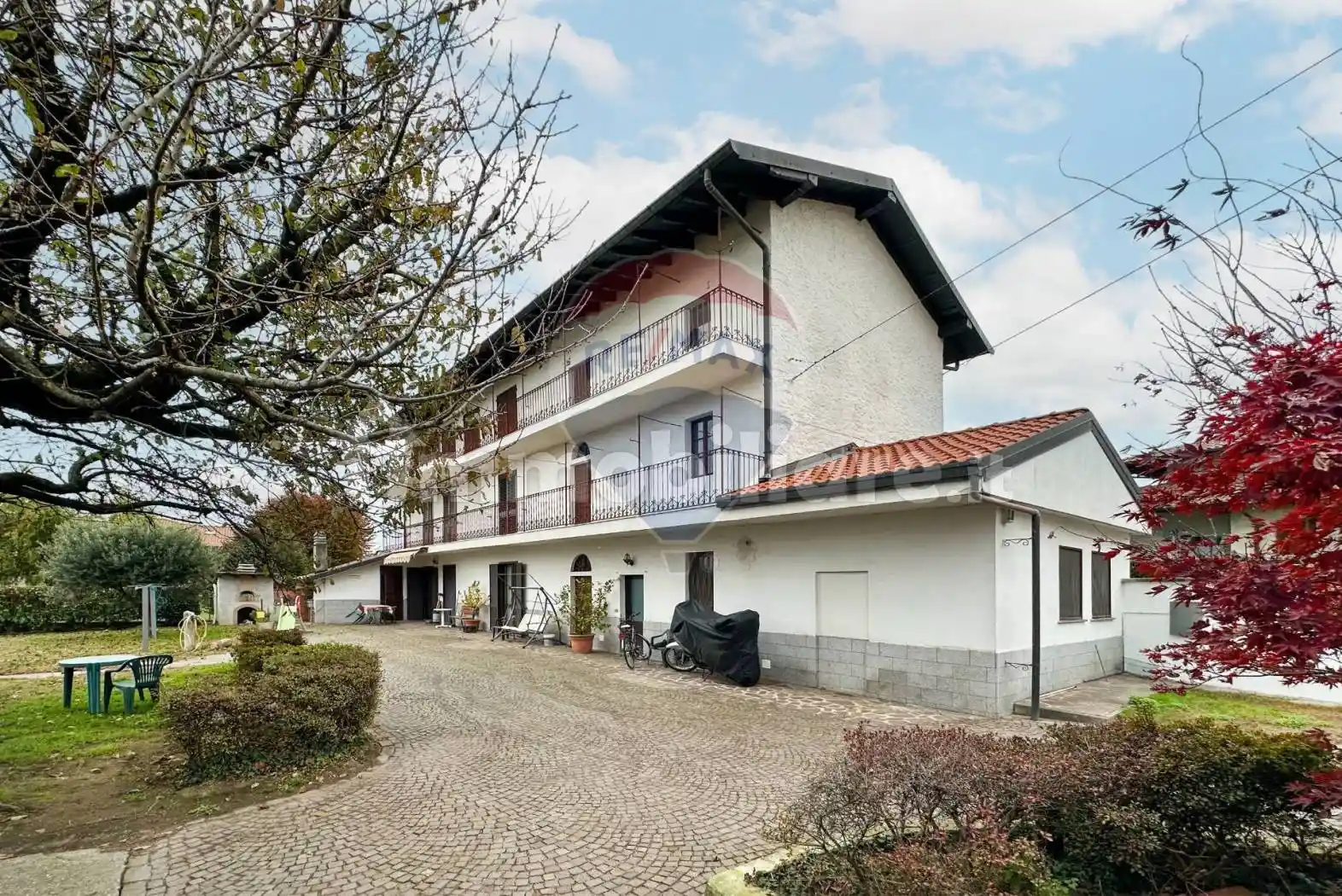 Casa indipendente in vendita a Varallo Pombia