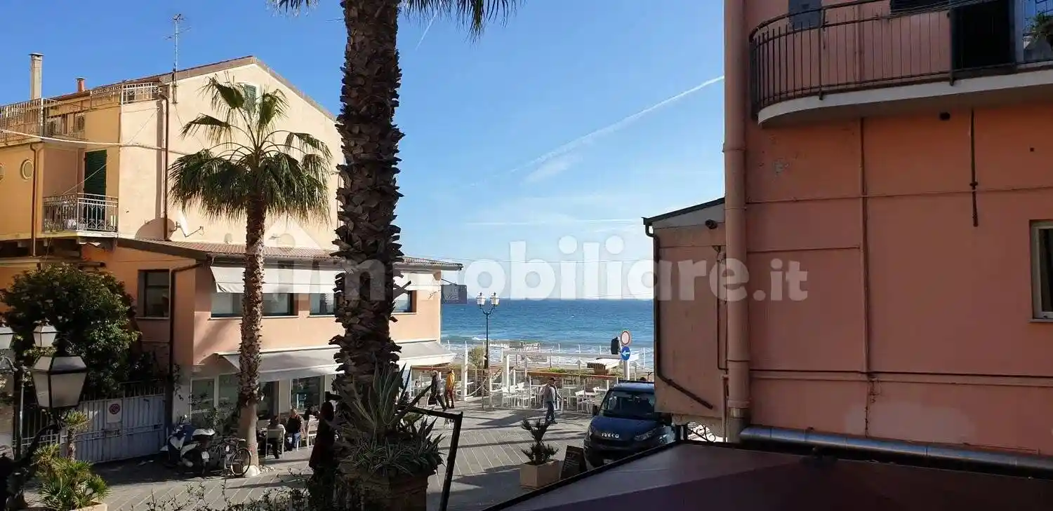 Appartamento in affitto a Alassio