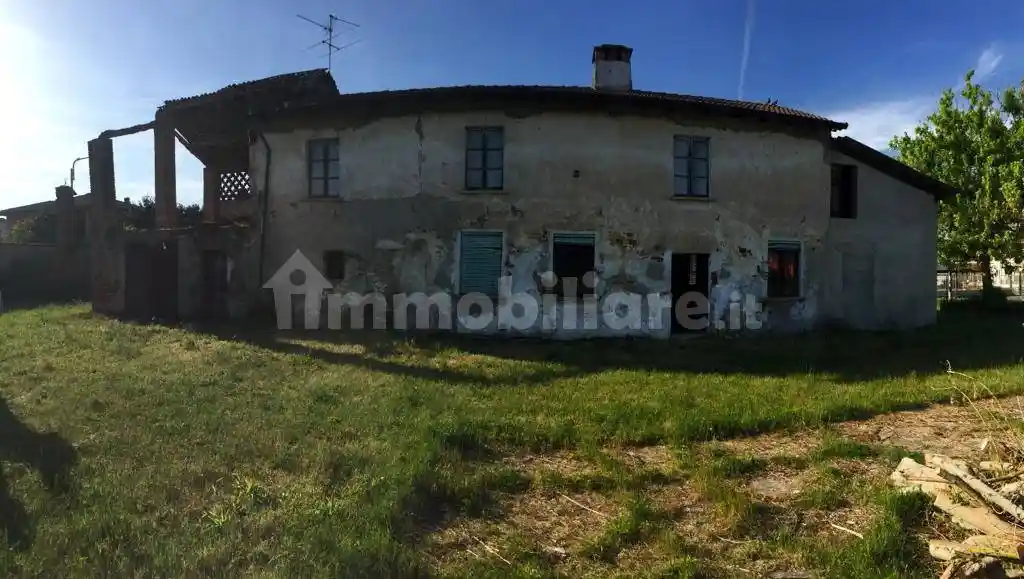 Rustico - Casale in vendita a Roncaro