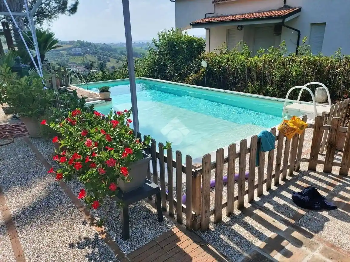 Villa unifamiliare Str. Vicinale San Michele 79, Colle del Telegrafo - Colle Scorrano, Pescara - foto 2