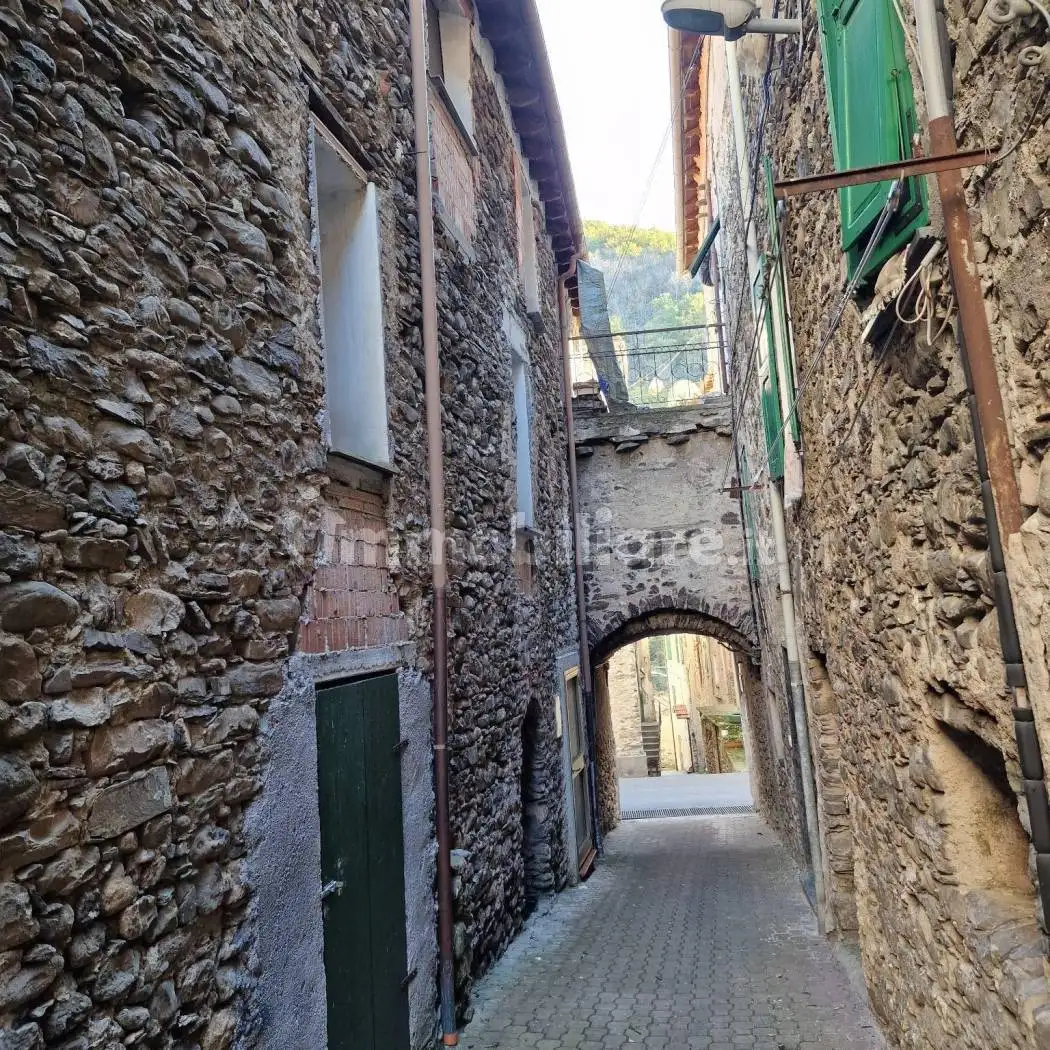 Appartamento in vendita a Vessalico