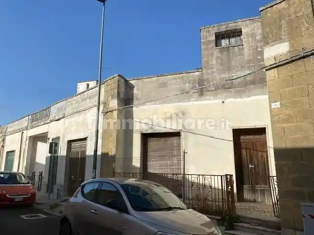 Casa indipendente in vendita a Lizzanello