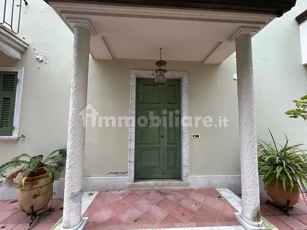 Villa in vendita a Carrara