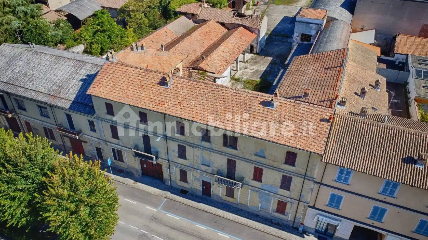 Palazzo - Edificio in vendita a Casteggio