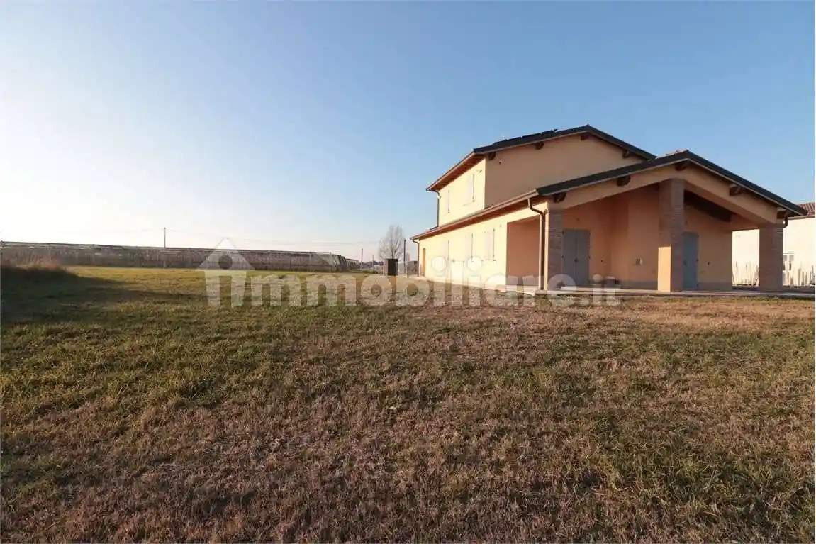 Casa indipendente in vendita a Modena