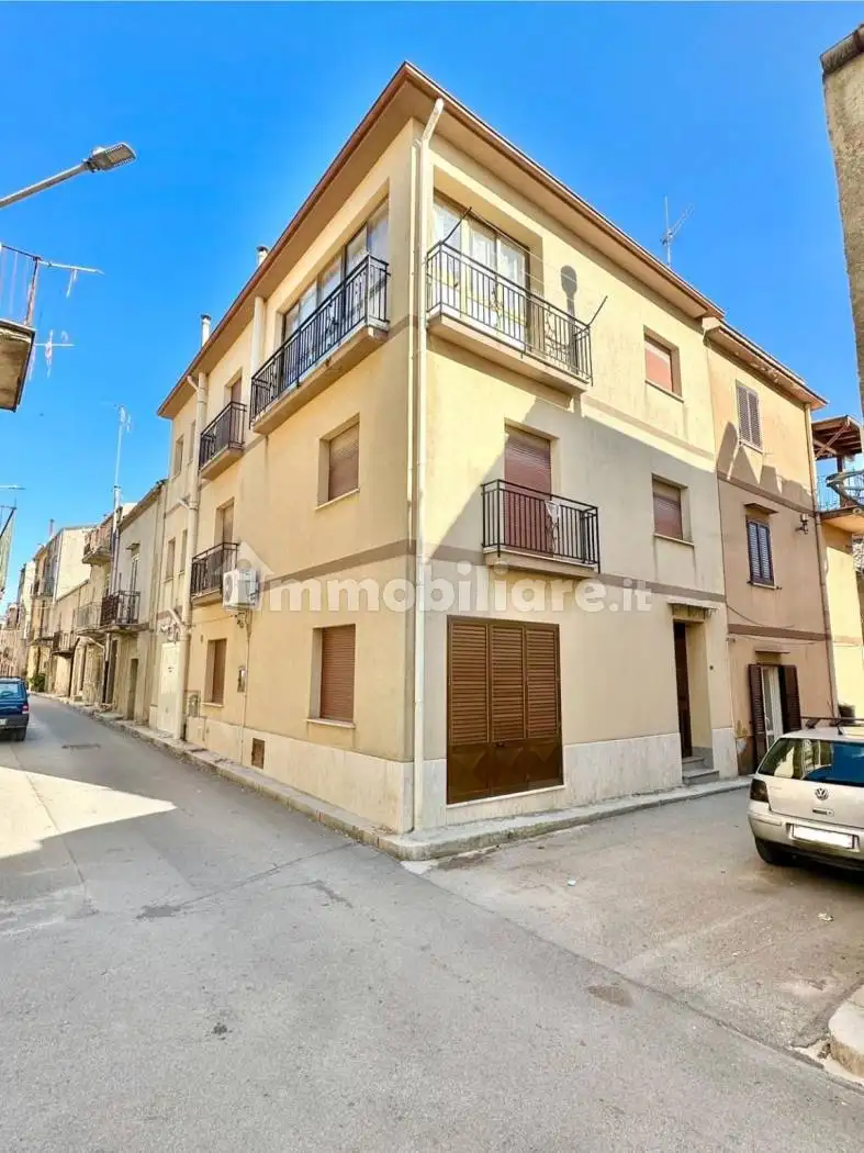 Casa indipendente in vendita a Campofiorito