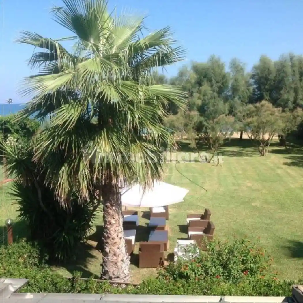 Villa in vendita a Campofelice di Roccella