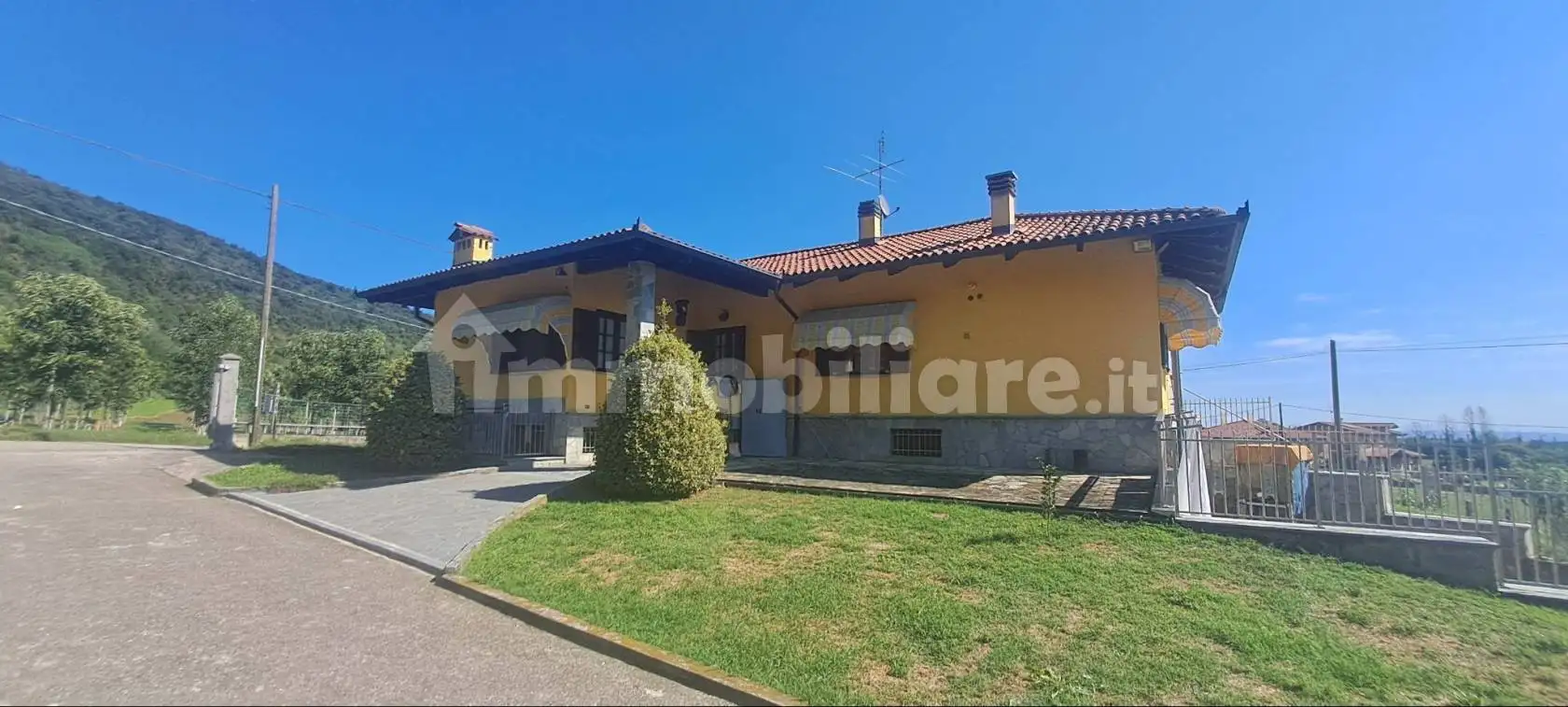 Villa in vendita a Villar San Costanzo