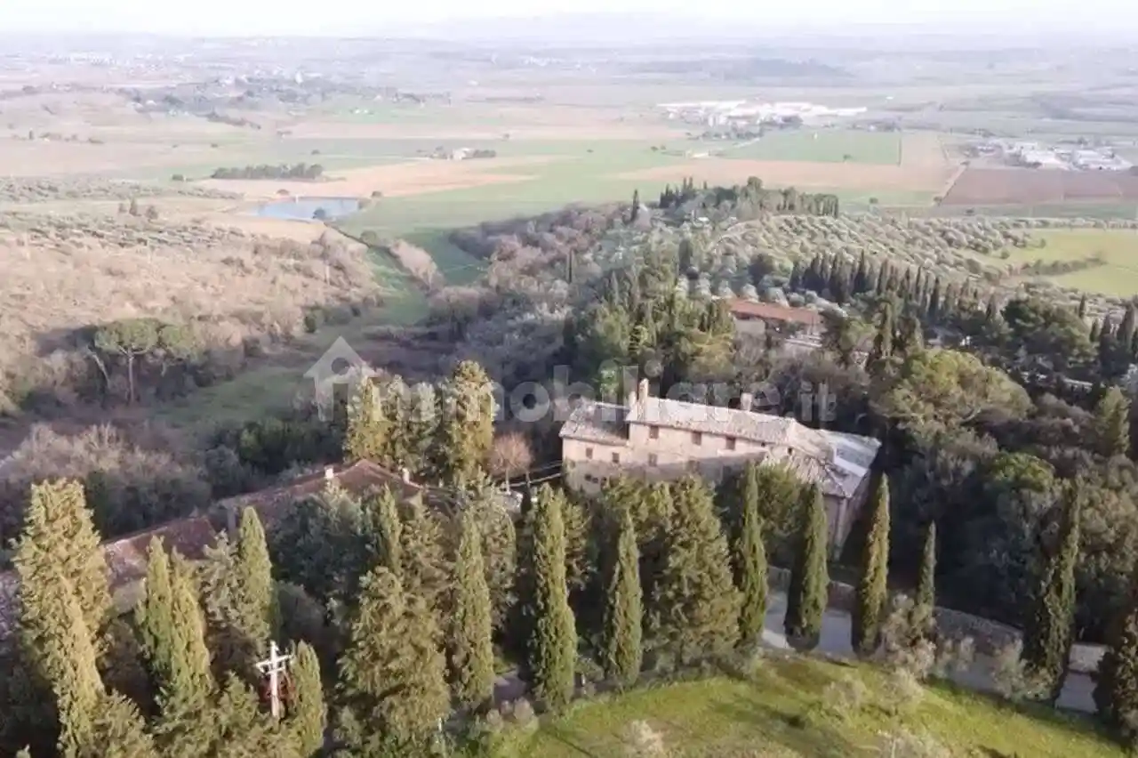 Palazzo - Edificio in vendita a Magione