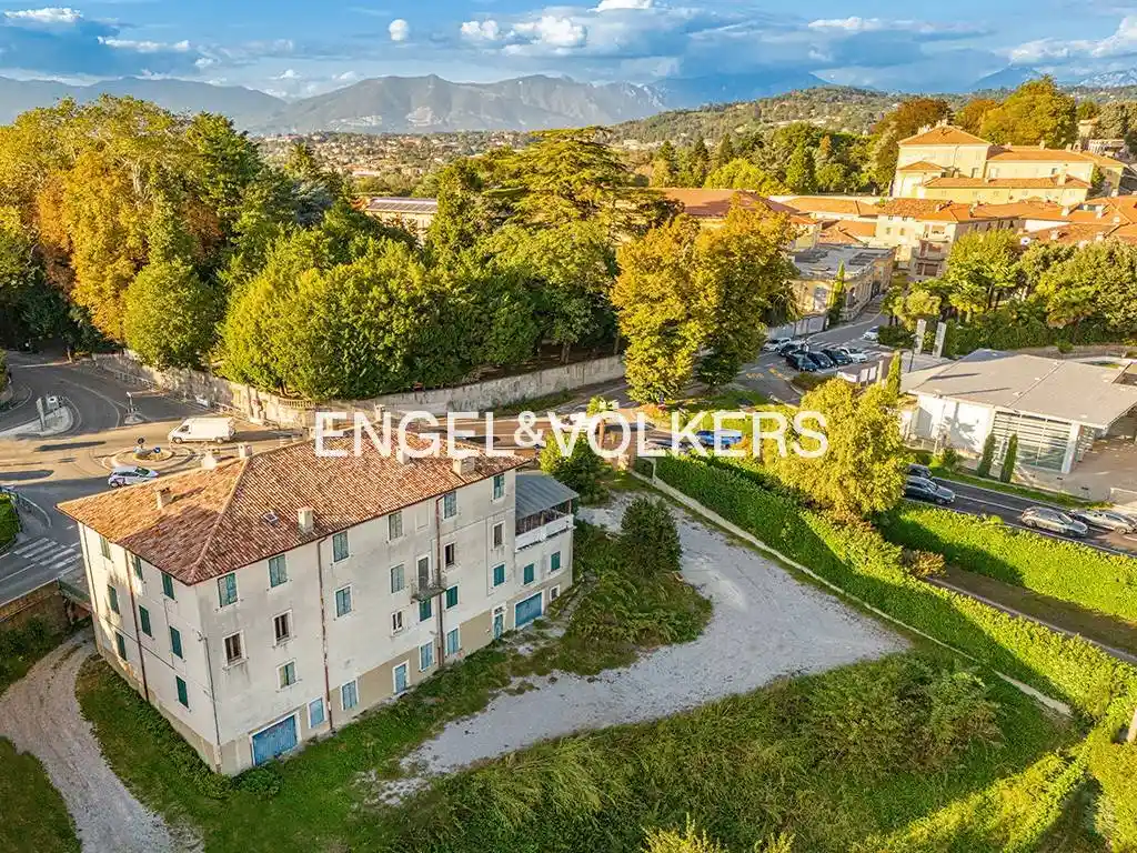 Villa in vendita a Monticello Brianza