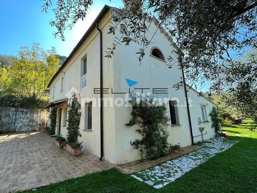 Villa in vendita a Loreto Aprutino