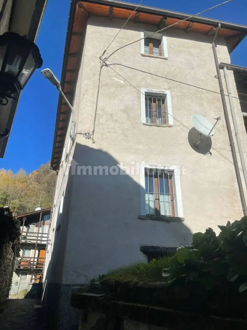 Villa in vendita a Spriana