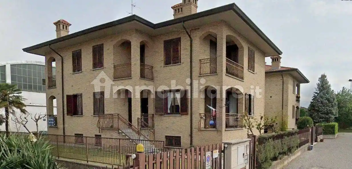 Appartamento in vendita a Carugo