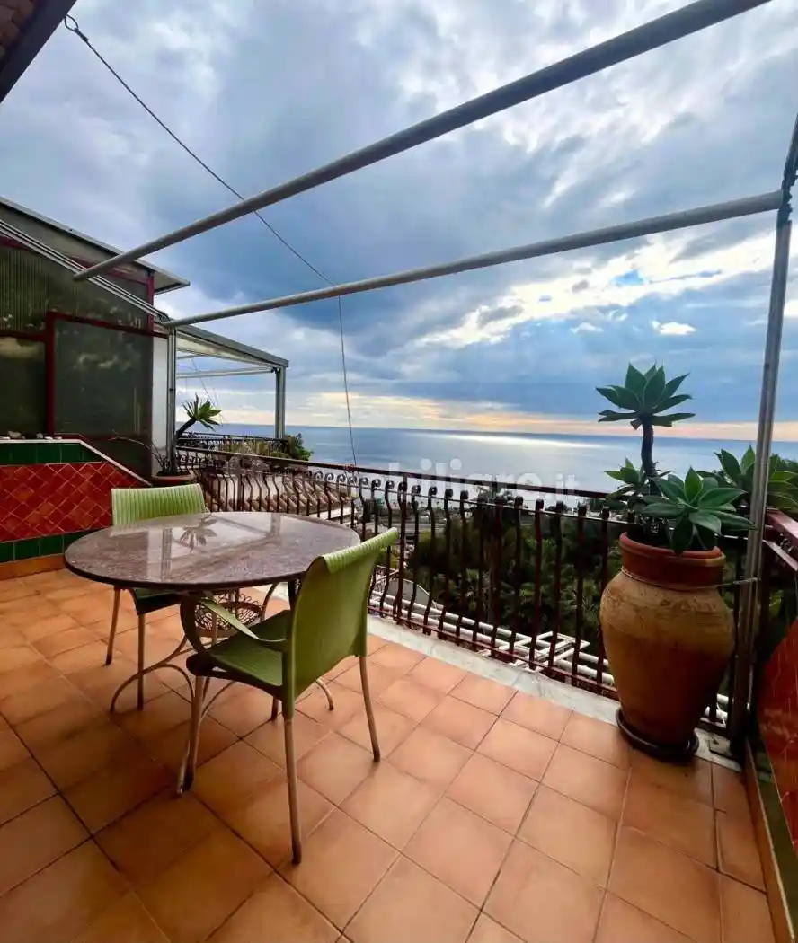 Appartamento in vendita a Letojanni