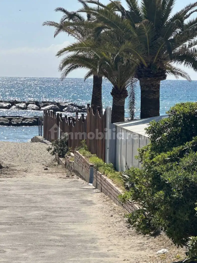 Palazzo - Edificio in affitto a Taggia