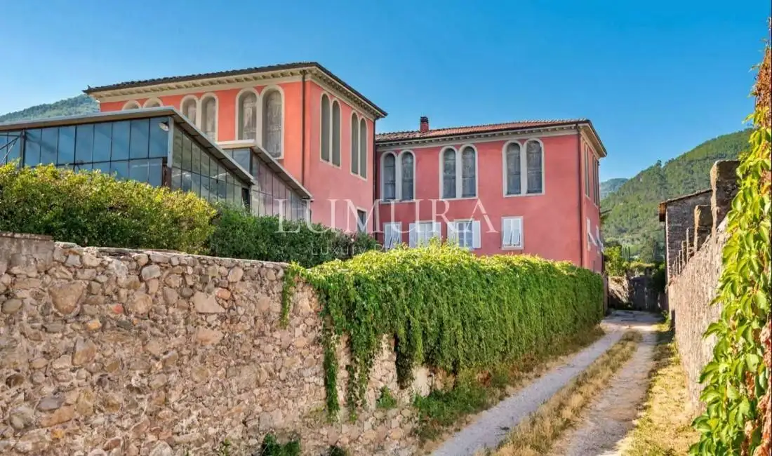 Villa in vendita a Lucca