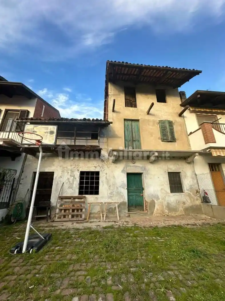 Casa indipendente in vendita a Alice Castello