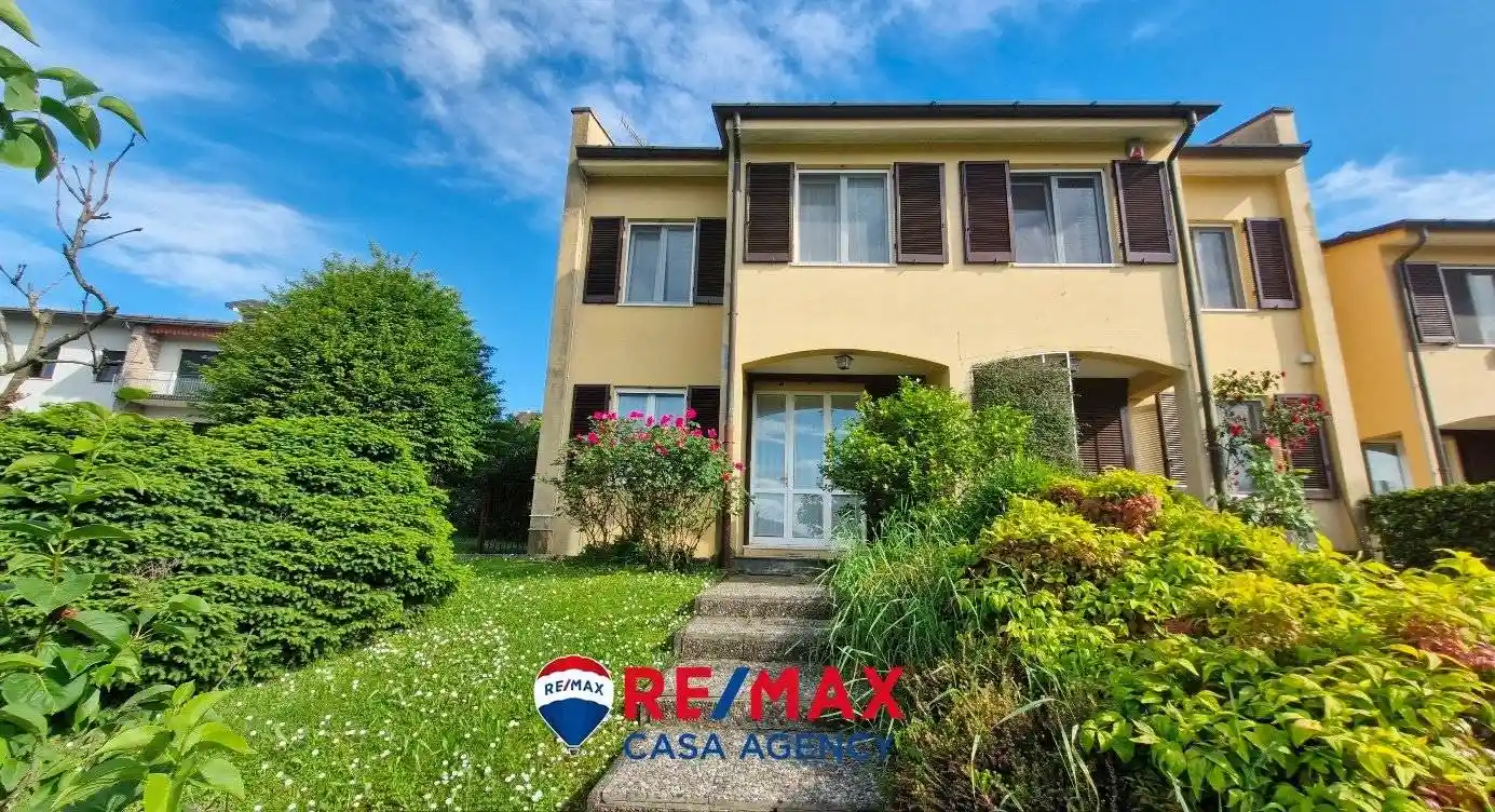 Villetta a schiera in vendita a Buguggiate