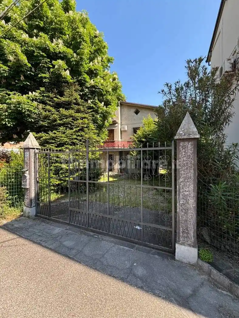 Villa in vendita a Cadeo