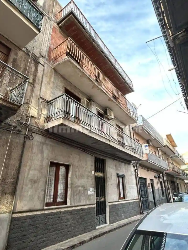 Palazzo - Edificio in vendita a Paternò