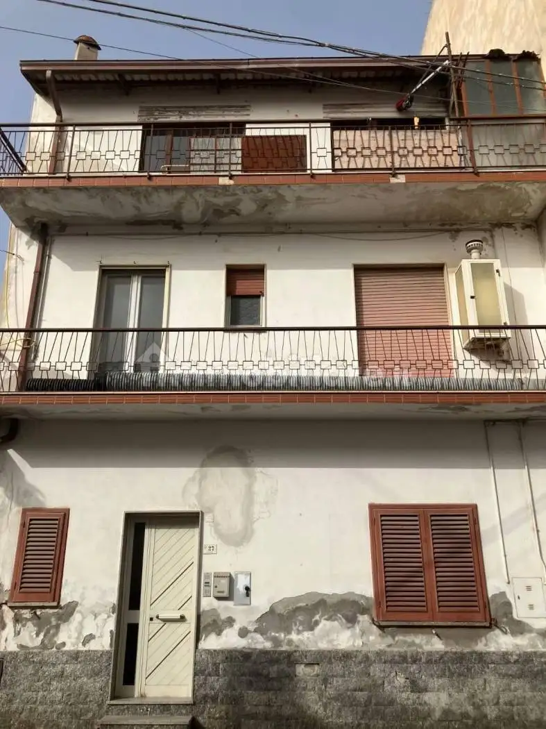 Palazzo - Edificio in vendita a Locri
