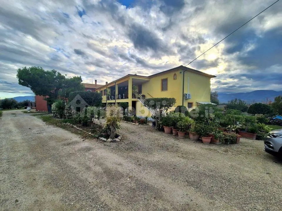 Rustico - Casale in vendita a Loreto Aprutino
