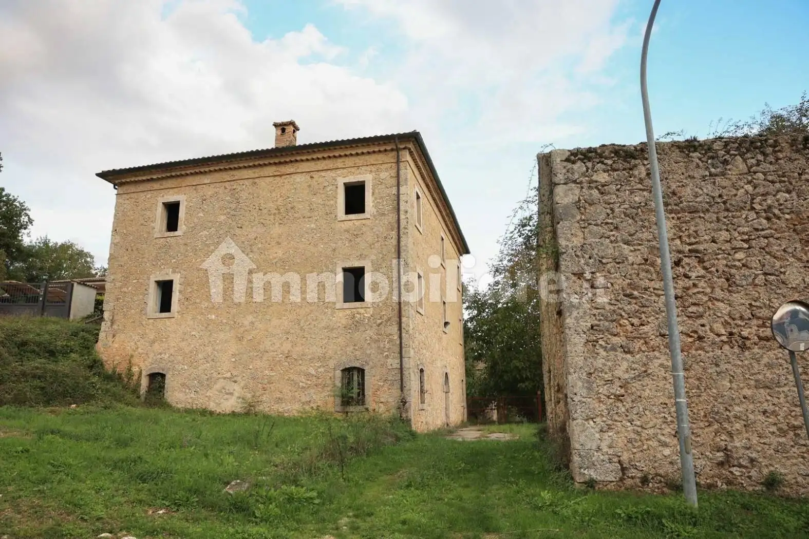 Rustico - Casale in vendita a Fontechiari