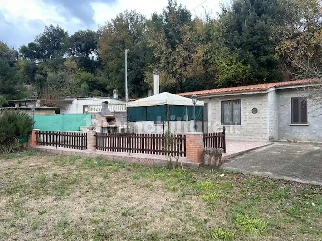 Rustico - Casale in vendita a Tivoli