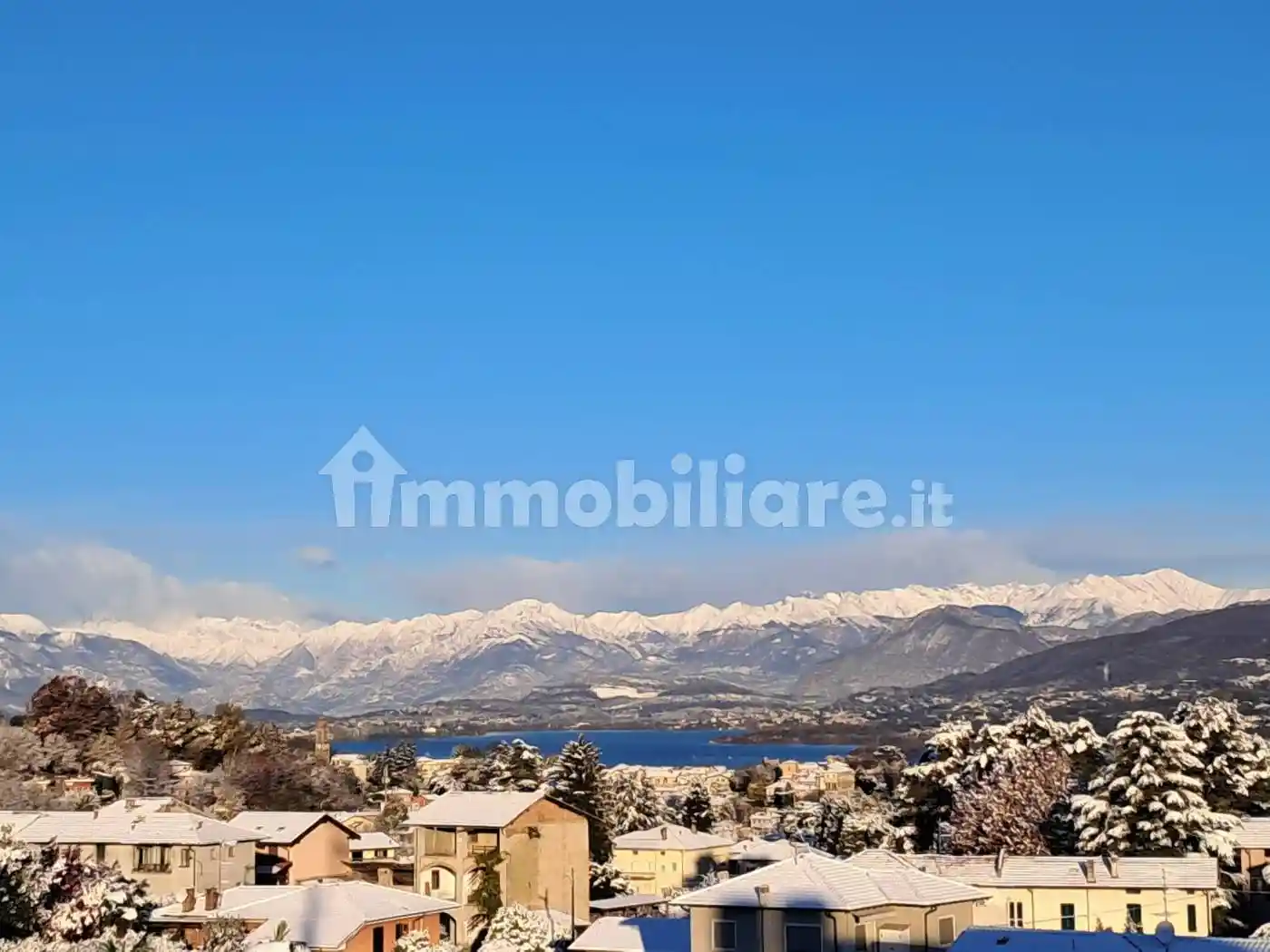 Villa in vendita a Buguggiate