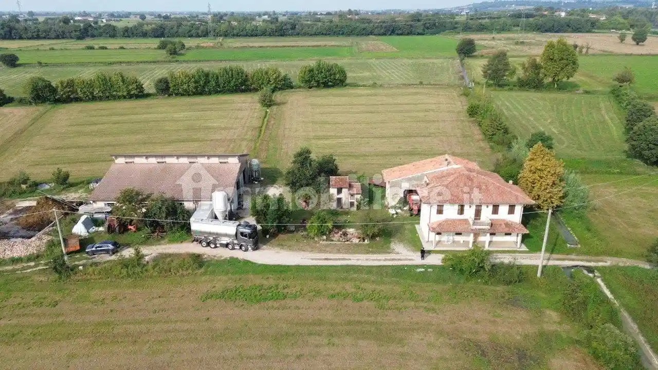 Villa in vendita a Volta Mantovana