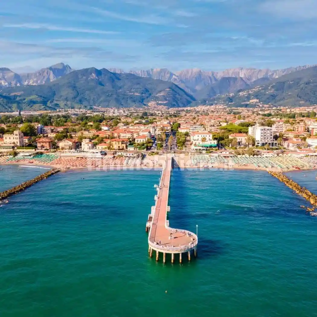 Palazzo - Edificio in vendita a Massa