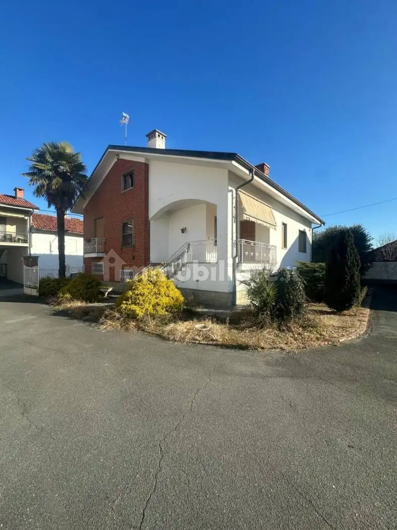 Villa in vendita a Lagnasco