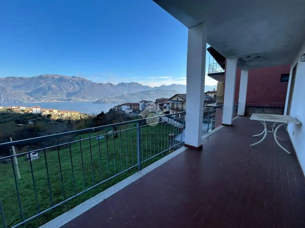 Villa in vendita a Tavernola Bergamasca