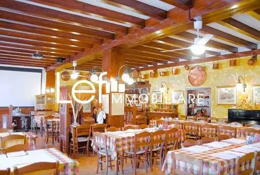 Palazzo - Edificio in vendita a Revine Lago