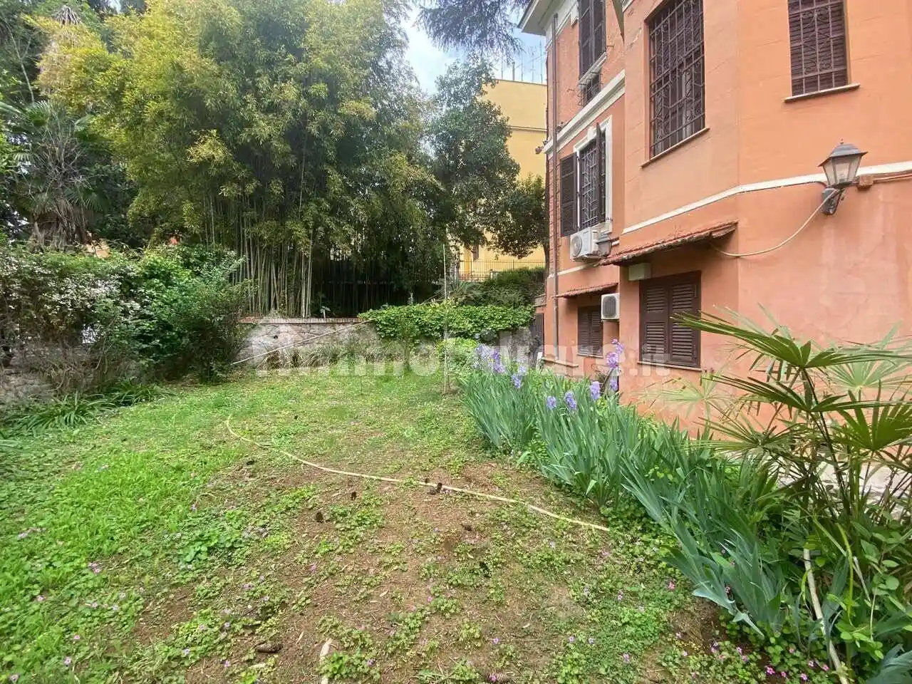 Palazzo - Edificio in vendita a Roma