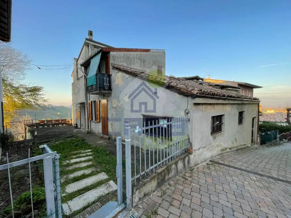 Casa indipendente in vendita a San Damiano al Colle