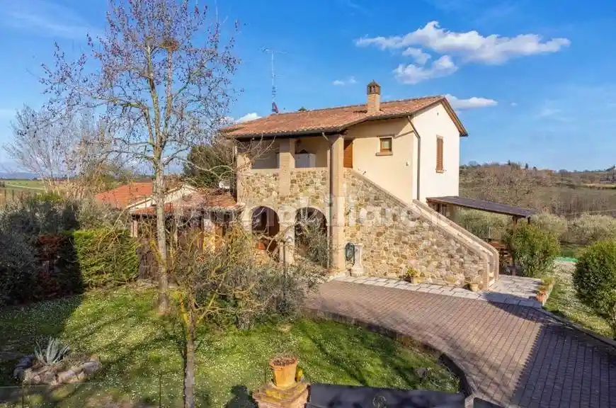 Rustico - Casale in vendita a Foiano della Chiana