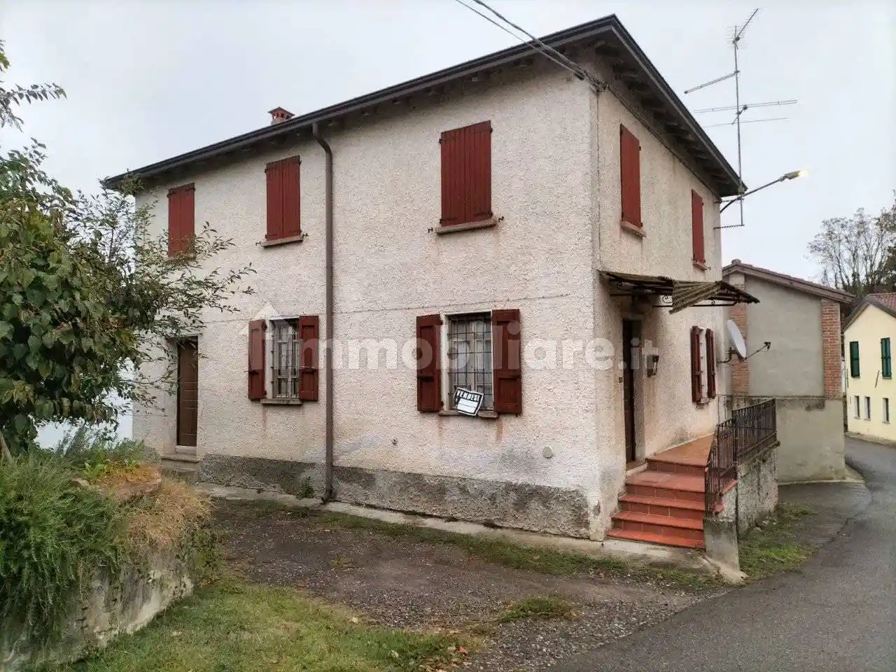 Villa in vendita a Gazzola