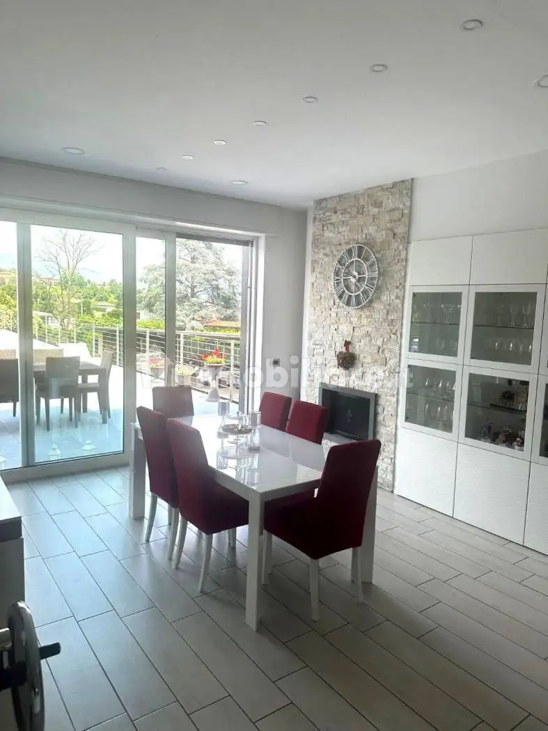 Casa indipendente in affitto a Inverigo