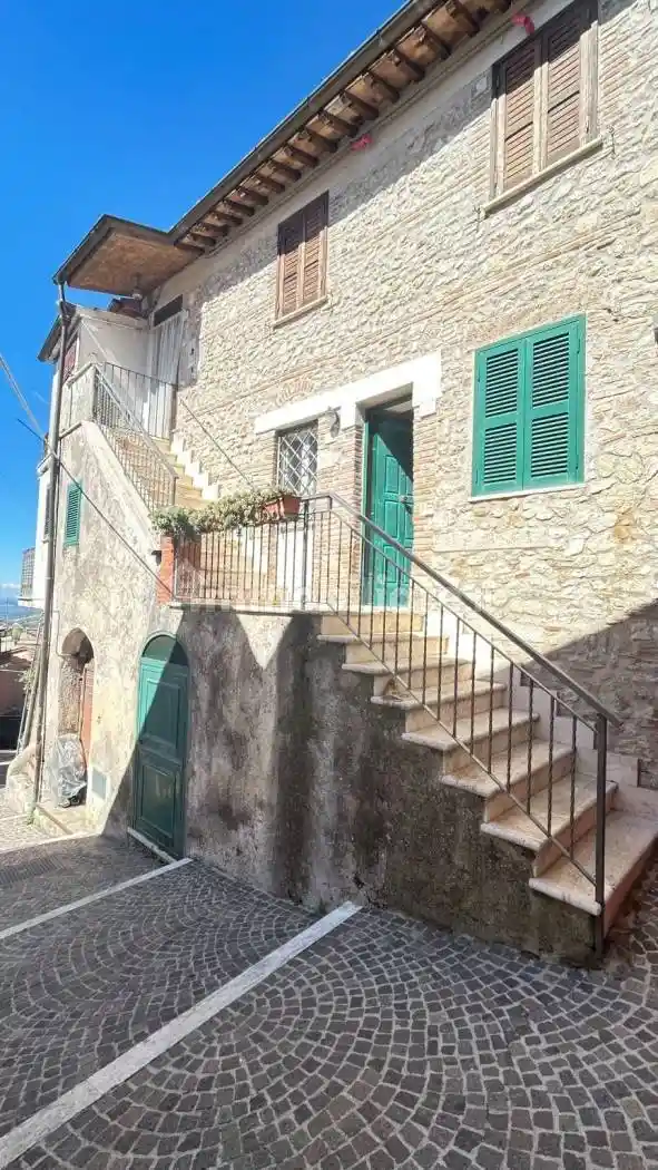 Casa indipendente in vendita a Scandriglia