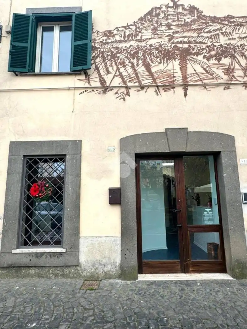 Bilocale piazza Vittorio Emanuele II 16, Centro, Colonna - foto 2