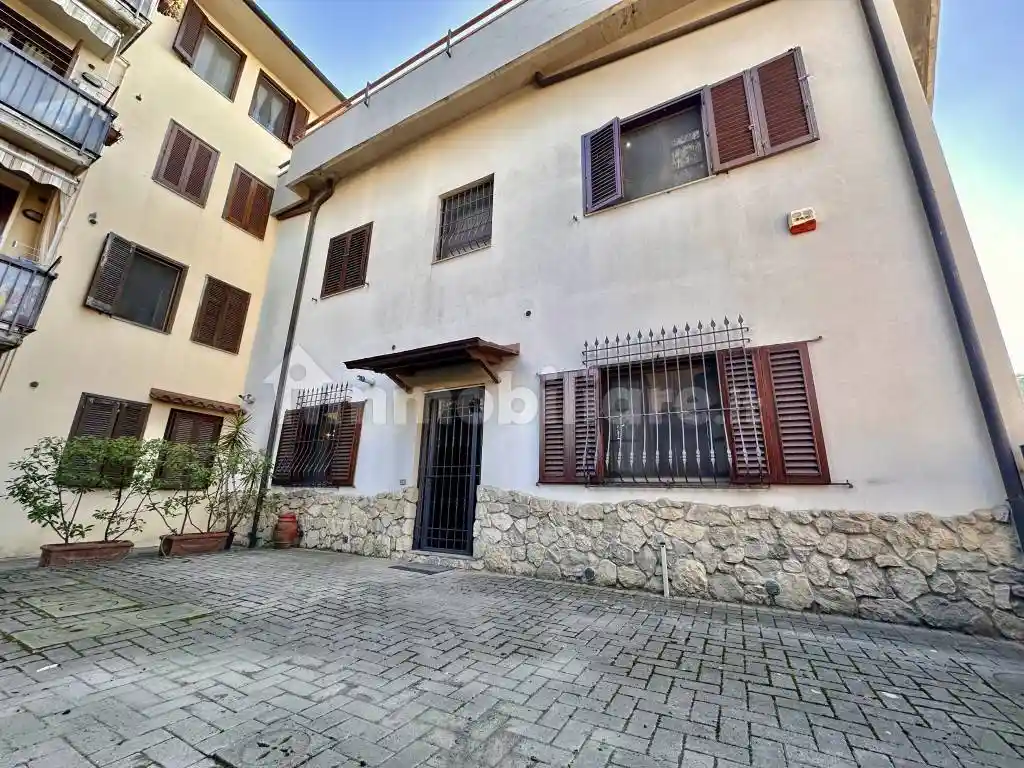 Casa indipendente in vendita a Campi Bisenzio