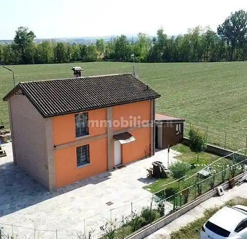 Villa in vendita a Carpaneto Piacentino