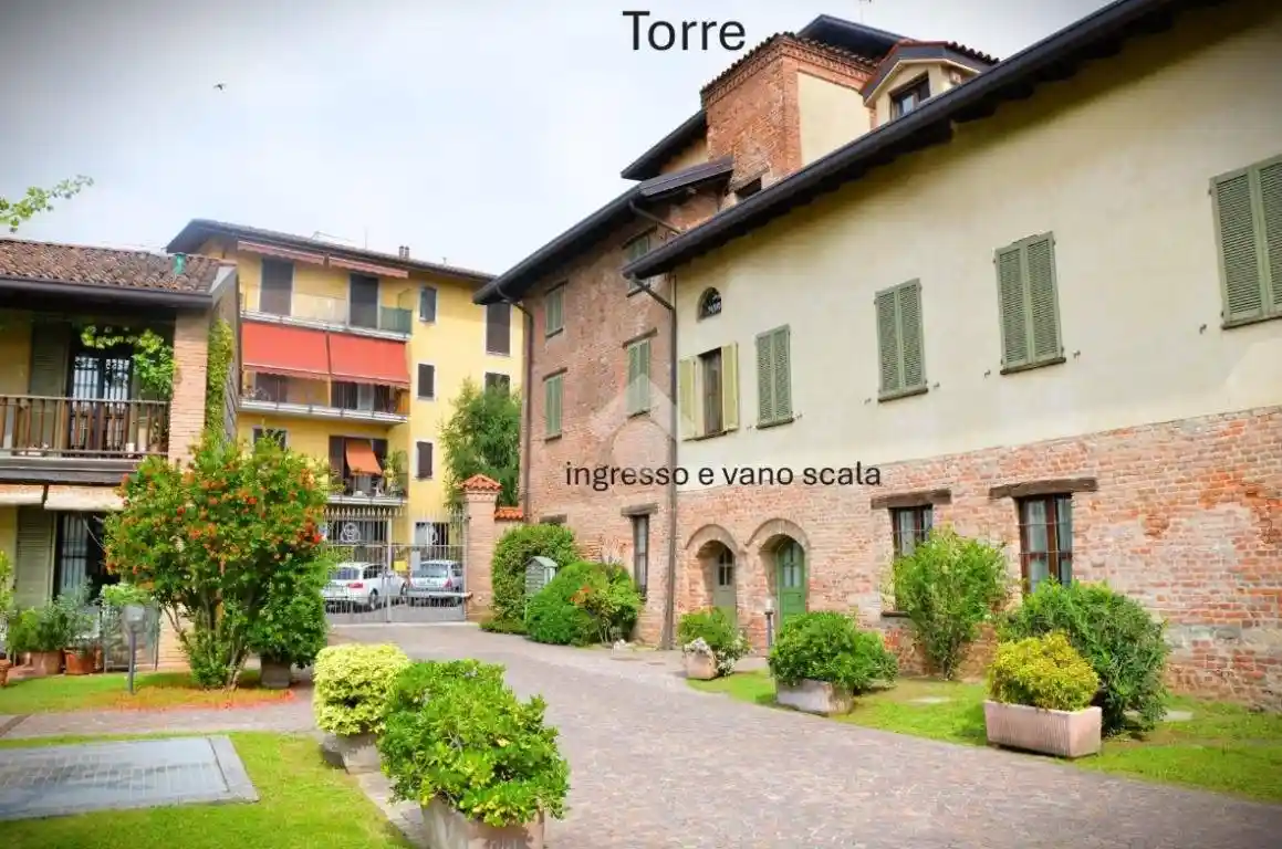 Palazzo - Edificio in vendita a Vimercate