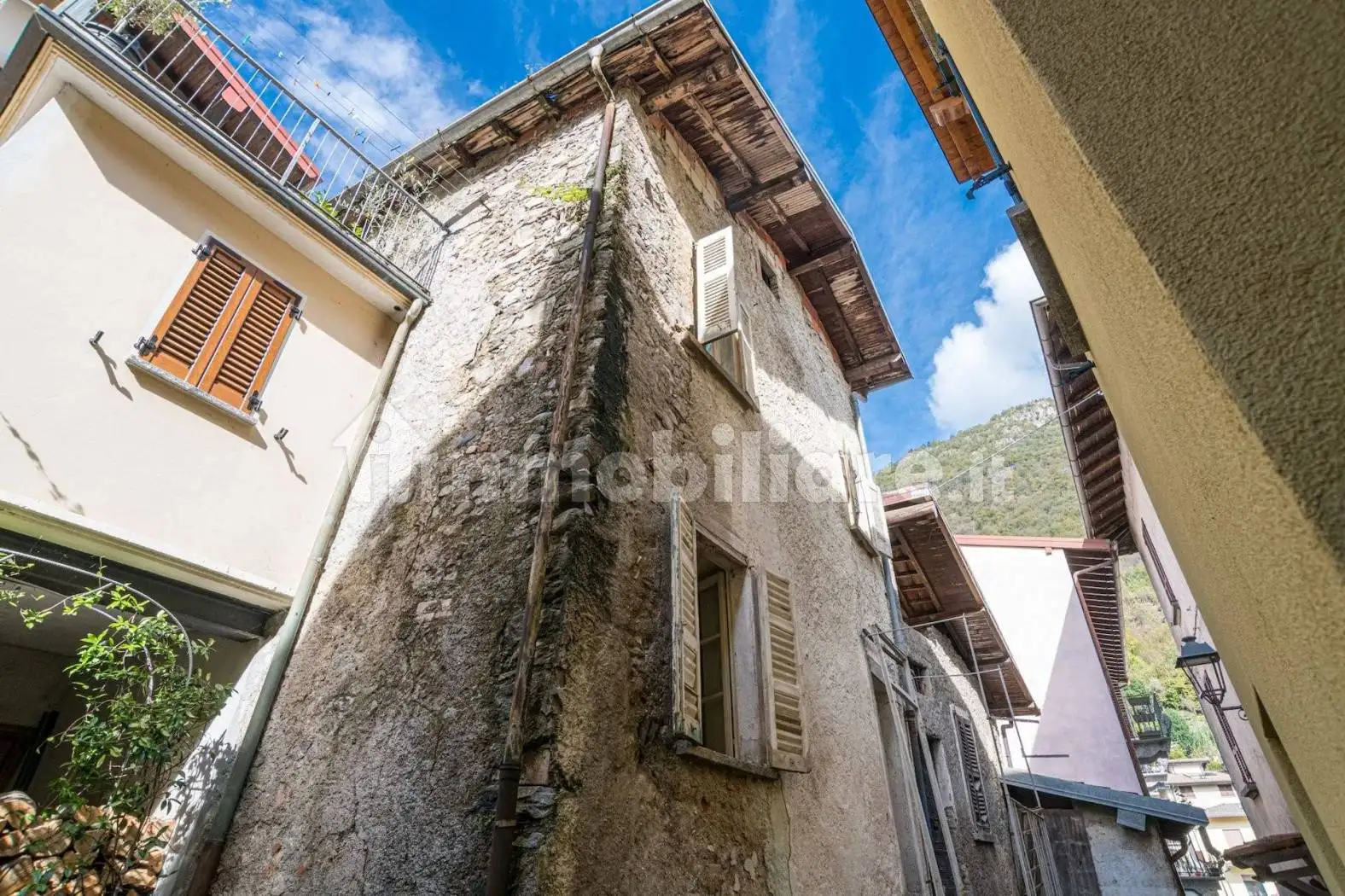 Casa indipendente in vendita a Carlazzo