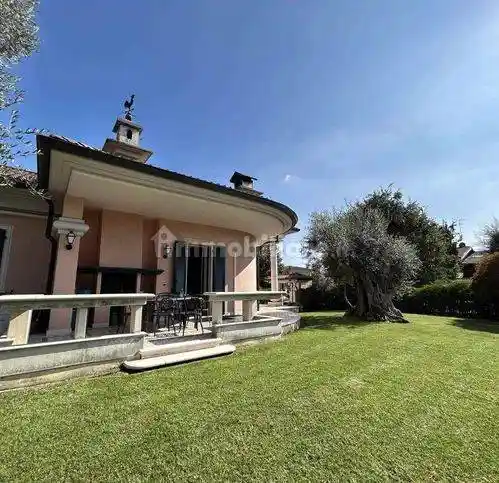 Villa in vendita a Rodengo Saiano