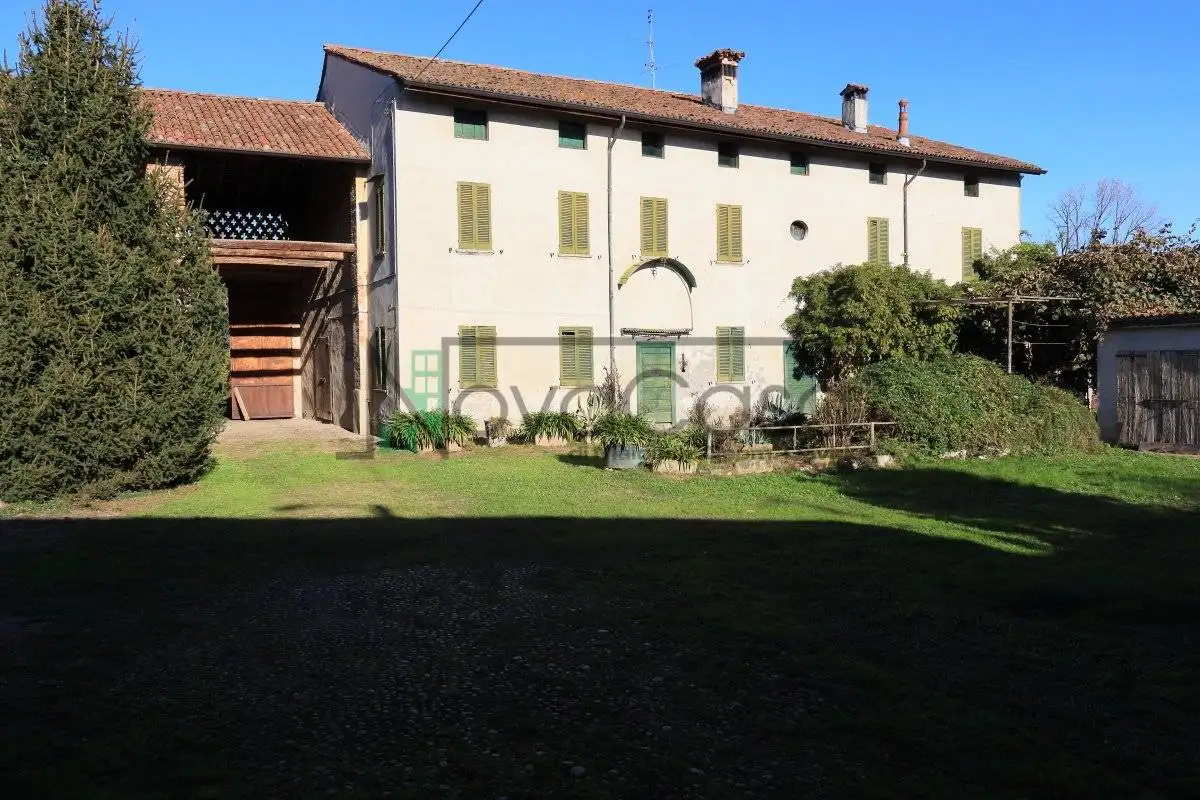 Palazzo - Edificio in vendita a Maleo