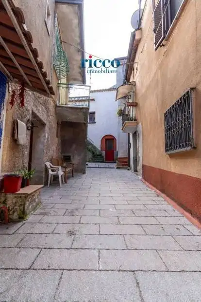 Appartamento in vendita a Roccagloriosa